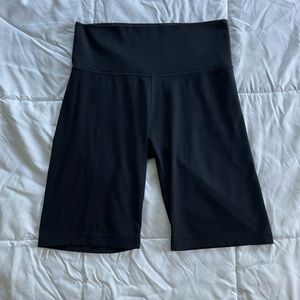 ARITZIA
TnaBUTTER™ Atmosphere Hi-Rise 9" Short
Item No: 81038
SIZE: M